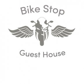 Monique's Guest House & Bike Stop